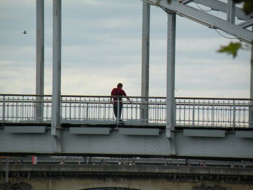  solitude sur la passerelle Debilly